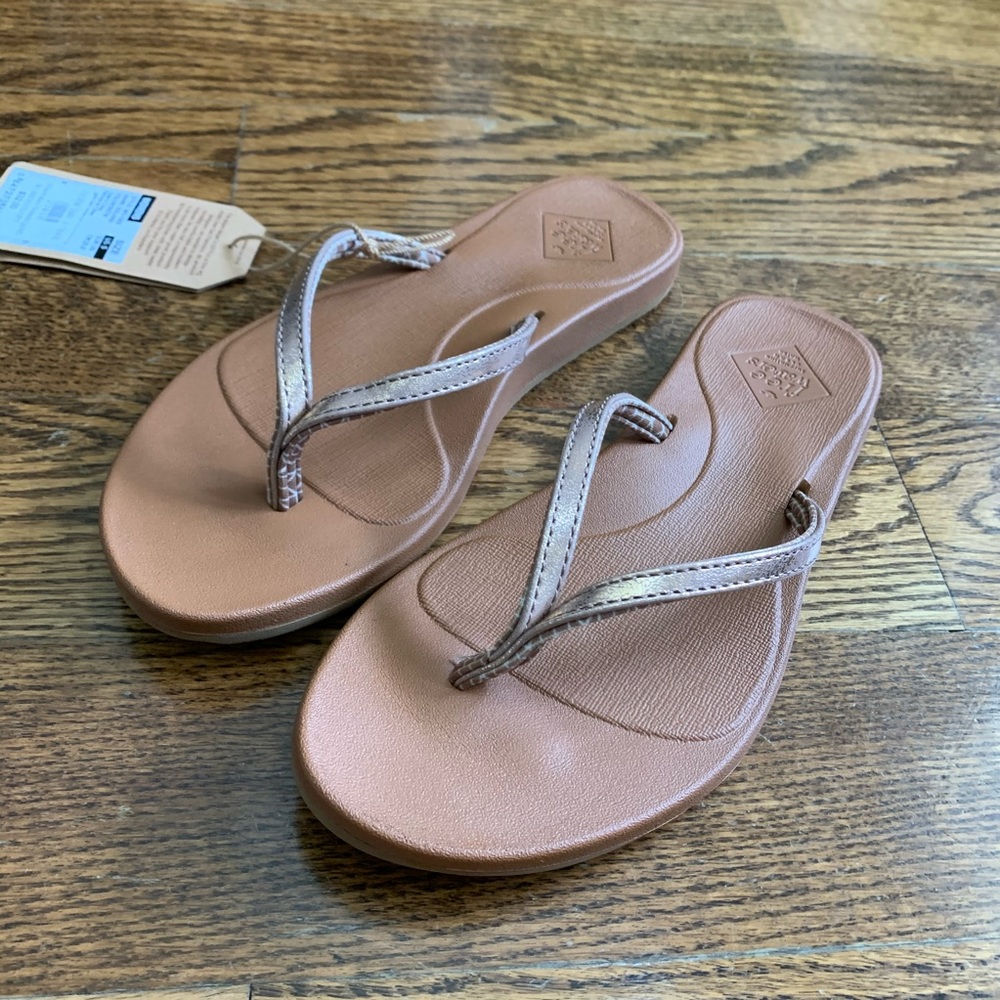 Freewaters Solana Rose Gold Flip Flops, size 5, NWT